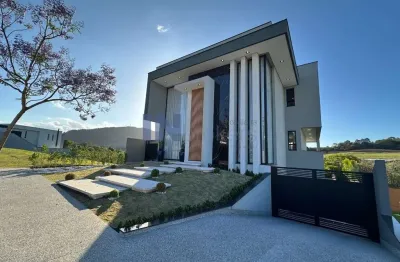 Casa alto padrão a venda no condomínio alphaville jundiaí, 4 suítes, elevador, closet, piscina aquecida, escritório, 5 vagas, fundo para área verde.