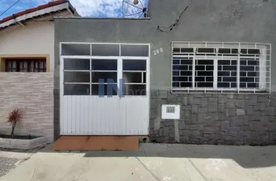 Casa térrea à venda no bairro vianelo, em jundiaí sp, com 2 dormitórios sendo 1 suíte, sala 2 ambientes, banheiro social, 1 vaga coberta.