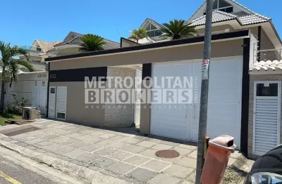 Casa triplex à venda com conforto e sofisticação no recreio dos bandeirantes