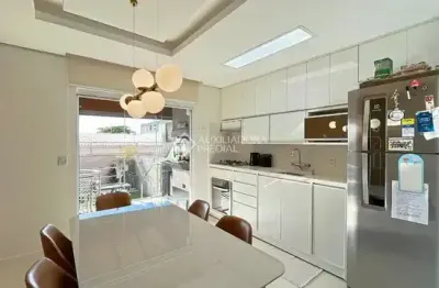 Casa com 3 quartos à venda na Rua Ilari Arlindo Basei, 81, Guarujá, Porto Alegre