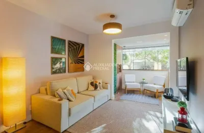 Apartamento 2 dormitórios com suíte, semimobiliado no Passo da areia