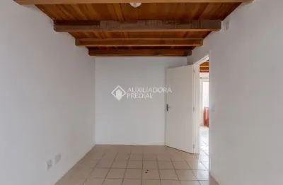 Casa em condomínio, no bairro jardim leopoldina, 3 quartos e 2 vagas de garagem