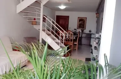 Cobertura duplex com 202 m² de área privativa, 4 quartos, 1 suíte e 3 vagas.