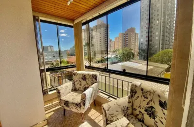 Amplo apartamento de 3 dormitórios com sacada e churrasqueira no partenon!