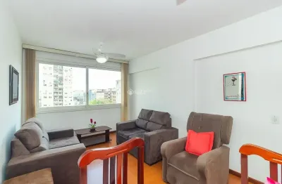 Apartamento mobiliado com 2 dormitórios e vista aberta – no coração de porto alegre!