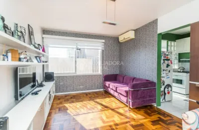 Amplo apartamento de 2 dormitórios com vista e 1 vaga no bairro floresta!
