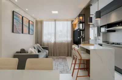Apartamento mobiliado com projeto arquitetônico e infraestrutura completa – 2 dorms, 2 vagas, próximo à sogipa!