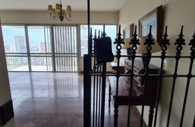 Apartamento ,com 192m², rua itacuruçá,  4 quartos, 1 suíte, um por andar e a 70 metros da estação d