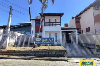 Casa com 3 dormitórios para alugar, 160 m² por r$ 4.087,34/mês - ipiranga - são josé/sc