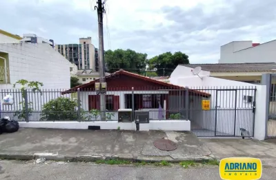 Casa fundos com 1 dormitório para alugar, 36 m² por R$ 1.550/mês - Rua Olegário da Silva Ramos, 538 - Capoeiras - Florianópolis/SC