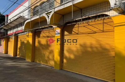 Ponto comercial, com 300 metros de salão plano, mezanino 80 metros,2 banheiros