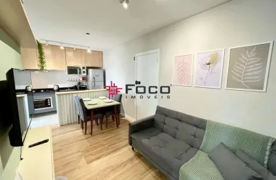 Apartamento no edifício blue view, com 56m², 02 dormitórios, 01 suíte, armários planejados, andar alto