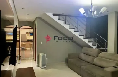 Excelente sobrado / vista linda / vila industrial / 3 dormitórios / área gourmet /  125m² de terreno / 215m² de construção / são josé dos campos.