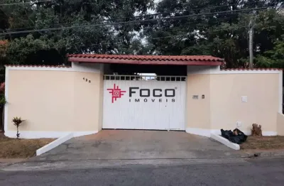 Chácara cinematográfica / jardim uirá / 04 dormitórios / 03 banheiros / 160 m² de construção / 1.575 m² de terreno / são josé dos campos