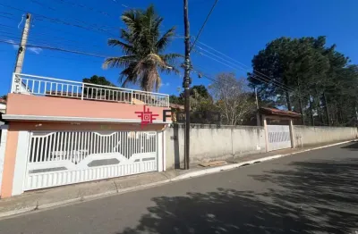 Chácara / 03 dormitórios sendo 2 suítes / bairro do bom retiro / 2.870 m² de terreno / 120 m² de área construída / são josé dos campos