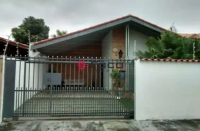 Excelente casa com piscina / jardim das industrias / 04 dormitórios sendo 1 suíte / 96 m² de construção / 280 m² de terreno / são josé dos campos