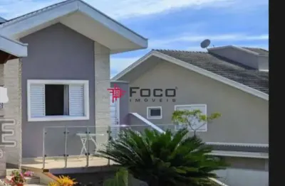 Excelente casa / 03 dormitórios sendo 1 suíte / piscina / área gourmet / residencial mantiqueira / 360 m² de terreno / 177 m² de área construída / são josé dos campos.