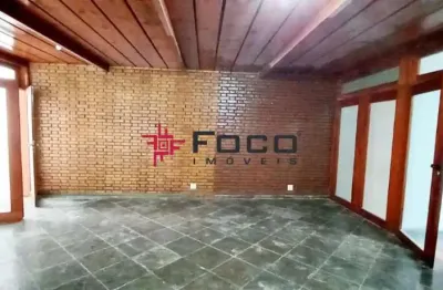 Casa comercial térrea de esquina com 3 entradas / jd. esplanada / 14 salas / 292m² / são josé dos campos