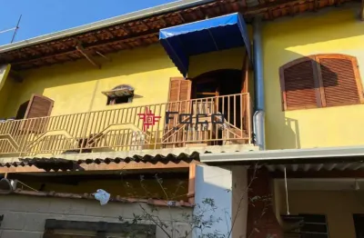 Casa ampla com 03 dormitórios no jd. satélite, churrasqueira e edícula sobrado no fundo com 02 dormitórios.