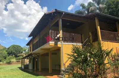 Excelente sítio  / 02 casas / com escritura / 135.000 m² de terreno / 300 m² de construção / 02 nascentes / piscina / área gourmet / lago de peixe / são josé dos campos.