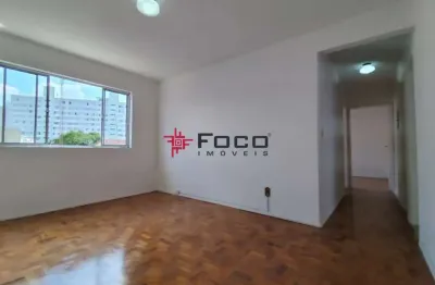 Apartamento - Centro - 3 Dormitórios - 02 banheiros - 02 vagas - 80m²