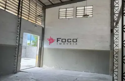 Galpão com 300m² para Locação / 700m² de Terreno / 10 Vagas / Jacareí - SP