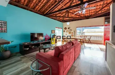 Casa Sobre-loja em Caraguatatuba / Centro / 03 Dormitórios / 150m²