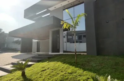 Casa 4 suítes + escritório, quintal com piscina e jardim gramado