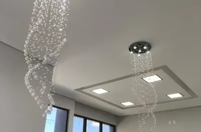 Casa em condomínio fechado à venda em chácara letônia com 3 suítes e armários planejados.