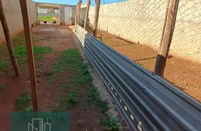 Terreno  nivelado com portão no parque bella ville em hortolândia.