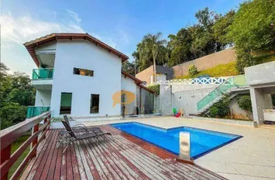 Oportunidade! linda casa, totalmente mobiliada em condomínio fechado!