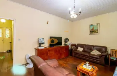 Casa totalmente térrea com 04 dormitórios, 02 vagas com 200 m² - aclimação