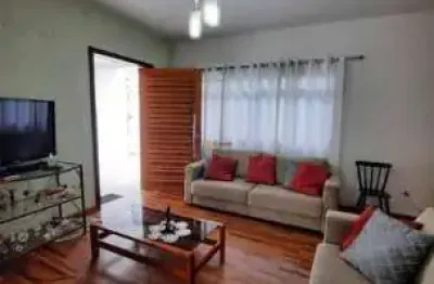 Ampla e bem localizada – casa com 3 dormitórios e 4 vagas na vila da saúde