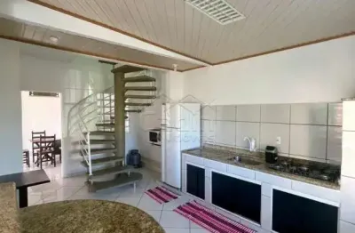 Sobrado para venda com 03 dormitórios, 80m da praia, bairro meia praia em navegantes!