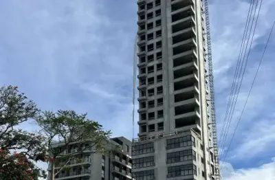 Apartamento frente mar, alto padrão, 03 súites, área de lazer completa, 950m do beto carrero, r$1.850.000,00, na armação, penha!