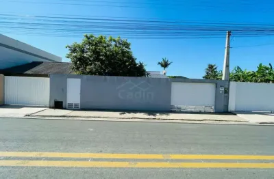 Casa 03 dormitórios à venda, r$ 698.000,00 bairro gravatá em navegantes