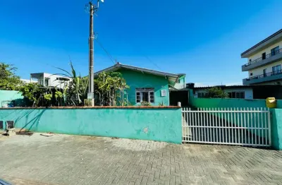 Terreno de 300m², com 3 casas, para venda r$550.000,00, bairro são paulo, navegantes/sc