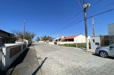 Terreno com 300 m² a 200 metros da praia, r$580.000,00 no bairro meia praia em navegantes/sc
