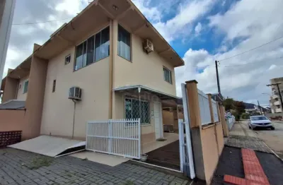 Casa para alugar, r$ 3.800,00 bairro gravatá navegantes/sc.
