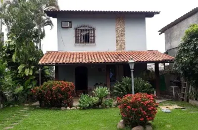 Próxima a escolas, supermercados, praias e com fácil acesso ao transporte público.