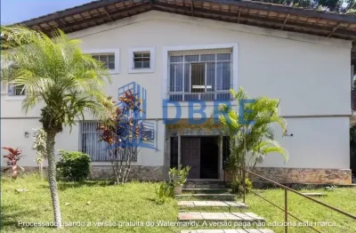 Casa versátil à venda – 373 m² em  terreno de 660 m²