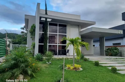 Casa de alto padrão no melhor condominio de maricá a 5 min do centro.