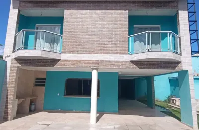 Vende-se sobrado em condomínio alto padrão com 6 dormitórios a 500 m da praia