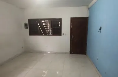Sobrado com 2 casas independentes com excelente valor