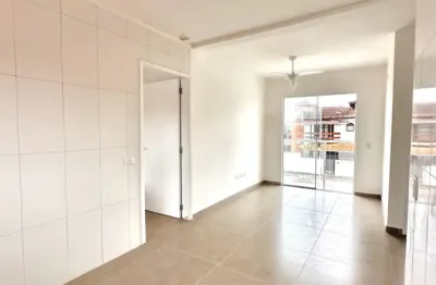Vende se village com 2 dormitórios sendo 1 suite a 1 quadra da praia , 2 min a pé