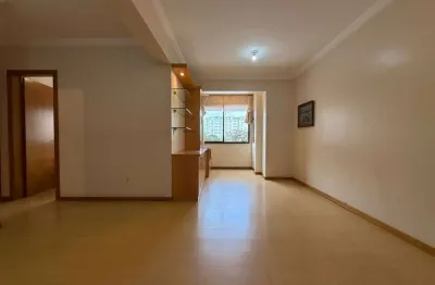 Apartamento com 2 quartos à venda na rua visconde do herval, 876, menino deus, porto alegre por r$ 590.000