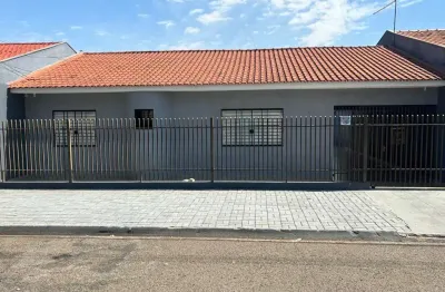 Casa à venda em maringá – próxima à av. tuiuti recém-reformada, com 3 quartos e ambientes amplos