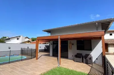 Casa em condomínio fechado com 3 quartos à venda na barra da lagoa, florianópolis  por r$ 1.800.000