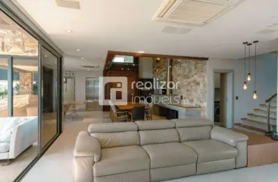 Casa em condomínio fechado com 4 quartos à venda no cacupé, florianópolis  por r$ 6.900.000