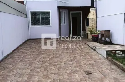 Casa com 2 quartos para alugar no forquilhas, são josé  por r$ 3.150